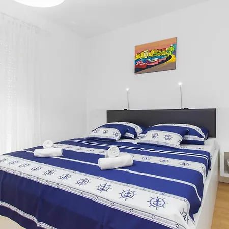 Royal Ii בית הארחה 4*