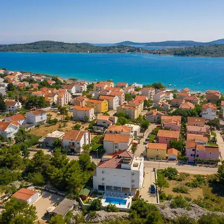 בית הארחה Royal Ii וודיצה