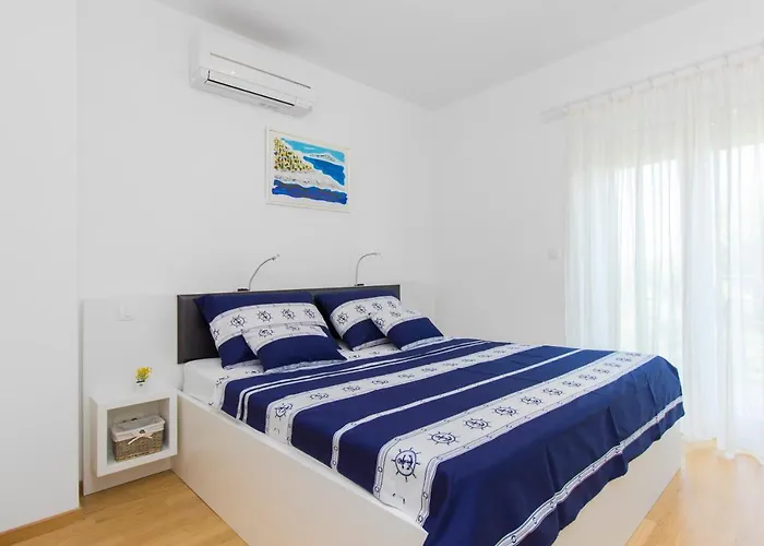 Royal Ii בית הארחה