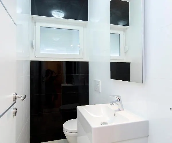 Royal Ii בית הארחה