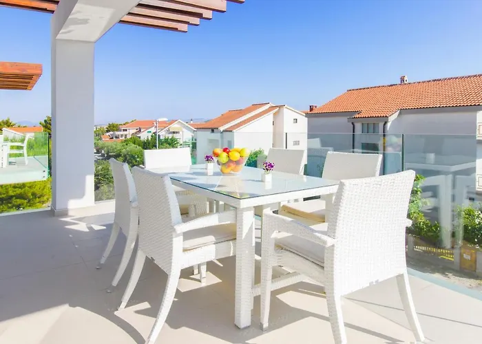 Royal Ii בית הארחה