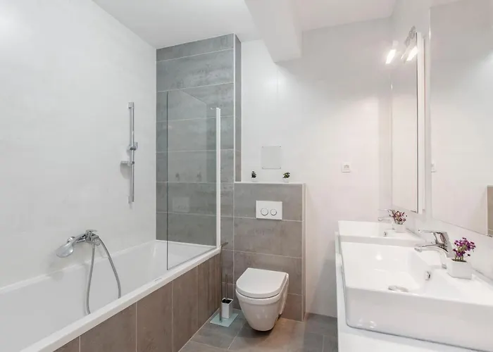 Royal Ii בית הארחה