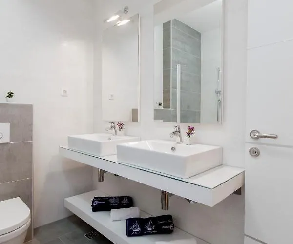 Royal Ii בית הארחה