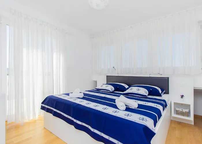 Royal Ii בית הארחה וודיצה