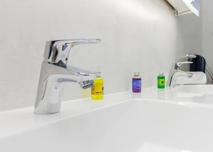 Royal Ii בית הארחה וודיצה