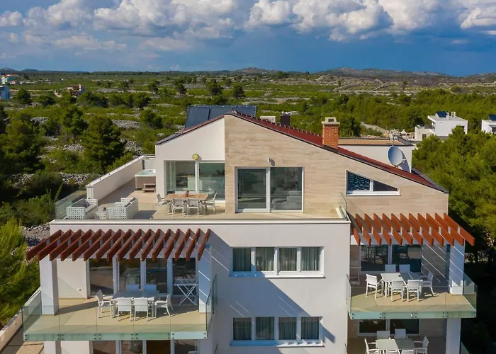 Royal Ii בית הארחה וודיצה